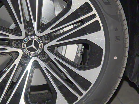 2025�� �Ŀ� E 300 L ������