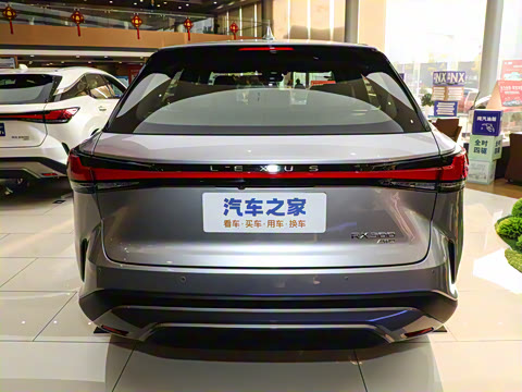 2025�� 300 ����������