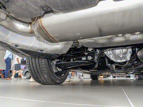 2025�� 330Li 50����������