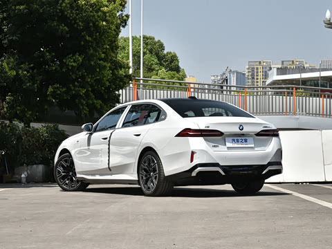 2025�� xDrive 50L M�˶���װ