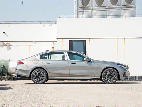 2025�� 530Li ������ M�˶���װ