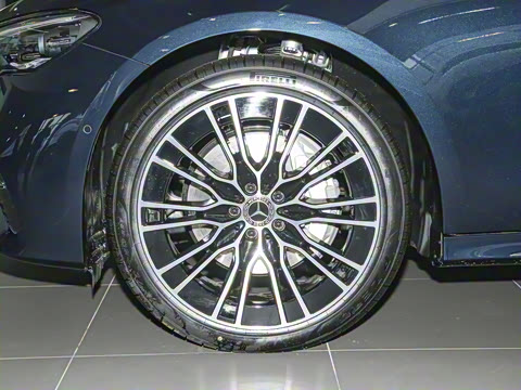 2025�� E 300 L �����