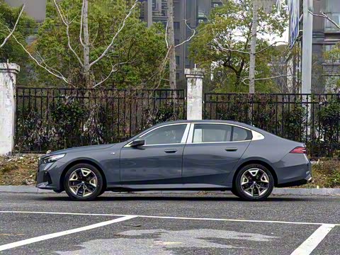 2025�� 525Li M�˶���װ