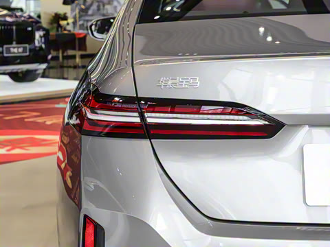 2025�� 525Li M�˶���װ