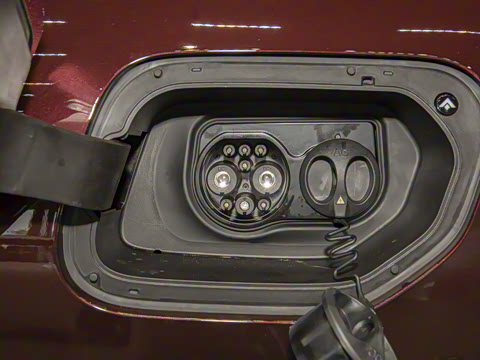 2025�� 825 Max��