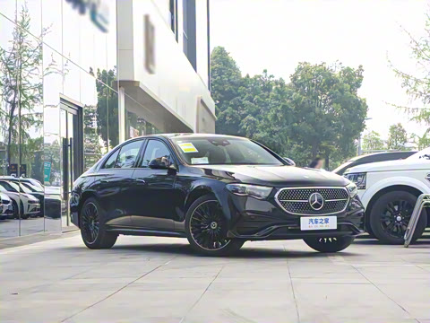 2025�� �Ŀ� E 300 �������˶���