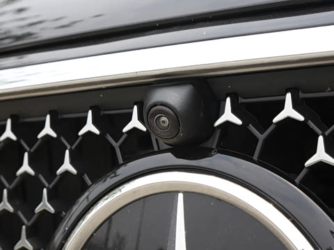 2025�� �Ŀ� E 300 �������˶���