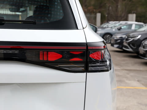 2025�� ̽��L 330TSI ������Ӣ