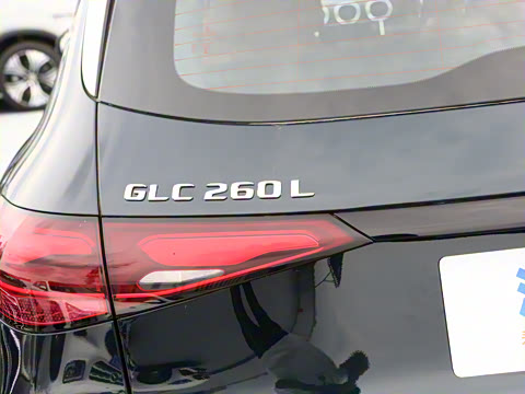 2024�� GLC 260 L 4MATIC ������ 5��