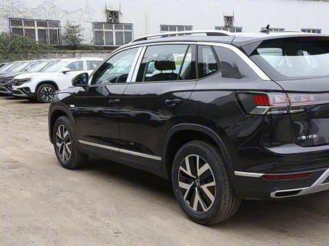 2025�� ������ 300TSI