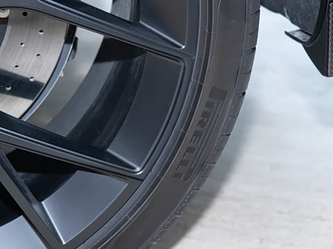 2025�� 4.0T V8 707