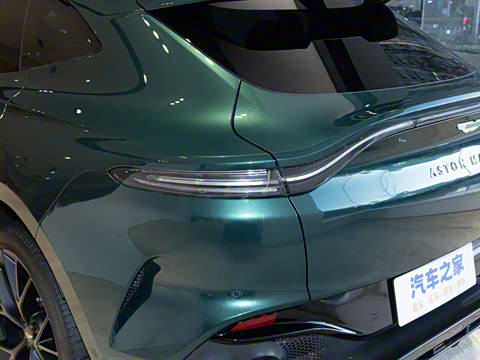 2025�� 4.0T V8 707