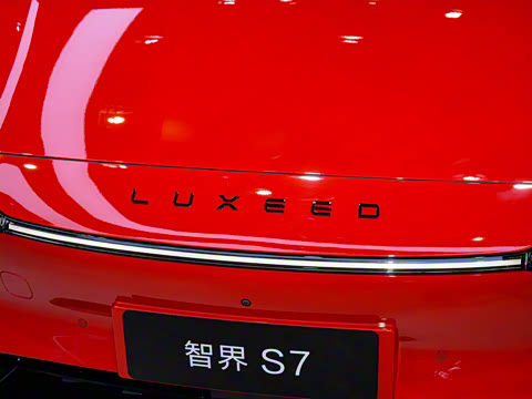 2025�� 703km Ultra�˶���