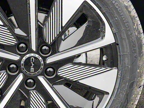 2025�� EV �Ǽݰ� 605km �콢��