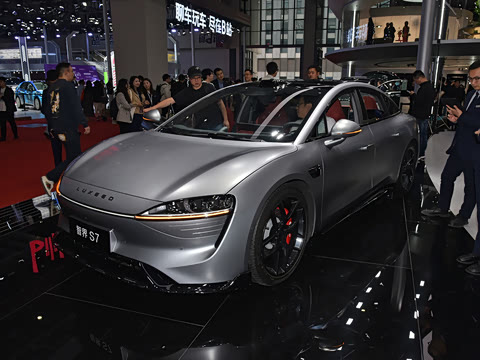 2025�� 703km Ultra�˶���