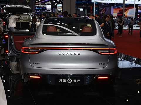 2025�� 703km Ultra�˶���