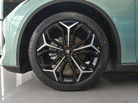 2025�� 300UltraǬ���Ǽ�ADS SE���̰�