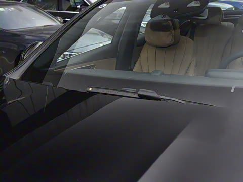 2025�� �Ŀ� E 300 L ������