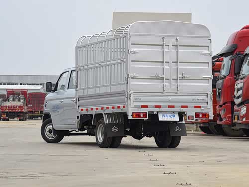 8l仓栅车豪华型双排4j18v