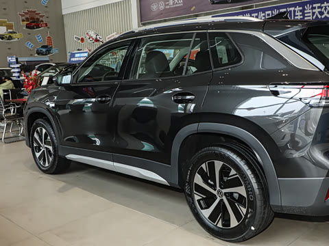 2025�� ̽��L 330TSI ������Ӣ