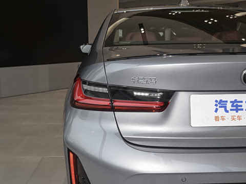 2025�� 330Li ������ M�˶���ҹ��װ