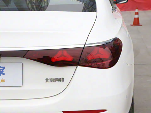 2025�� �Ŀ� E 300 L ʱ����