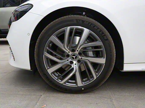 2025�� �Ŀ� E 300 L ʱ����