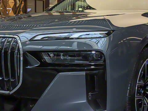 2023�� 735Li M�˶���װ