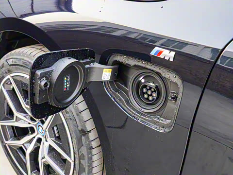 2025�� eDrive 40L M�˶���װ