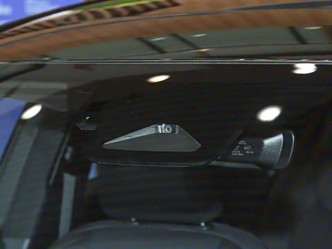 2025�� 300 ����������