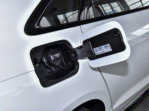 2025�� 200���������� 40 TFSI ���������� B&O ��ҹ��