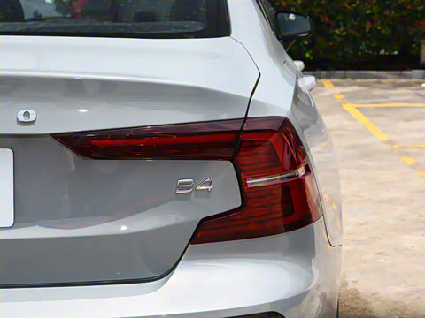 2026�� B4 ��Զ�˶���