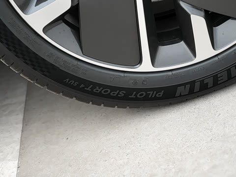 2025�� Ultra ���ܻ��°�