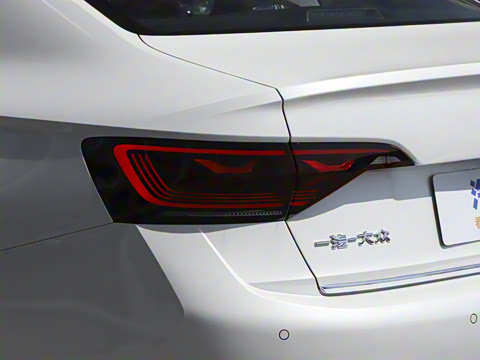 2025�� �Ŀ� 300TSI DSG׿Խ��