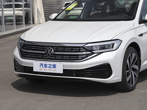 2025�� �Ŀ� 300TSI DSG׿Խ��