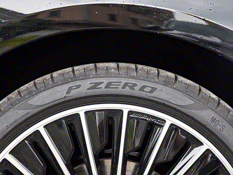 2025�� �Ŀ� E 300 L ����˶���