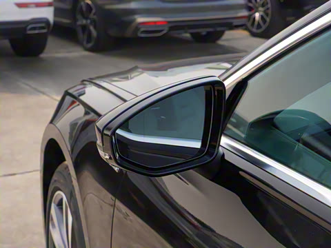 2025�� 40 TFSI ����������