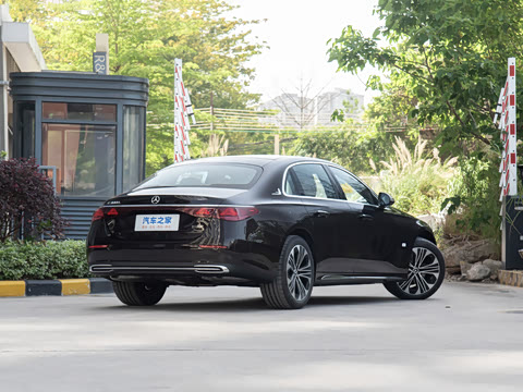 2025�� �Ŀ� E 300 L ������