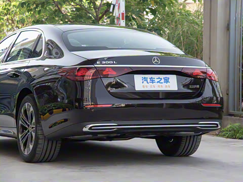 2025�� �Ŀ� E 300 L ������