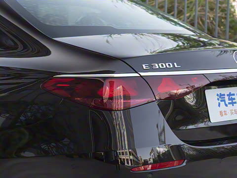 2025�� �Ŀ� E 300 L ������