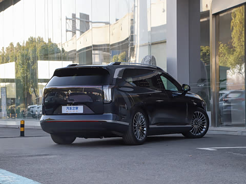 2025�� 700 Ultra�������������״��