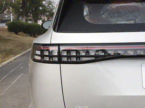 2025�� 210Ultra���̰� 6��