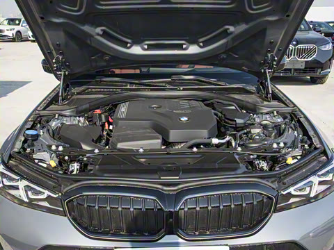 2025�� 330i M�˶���ҹ��װ