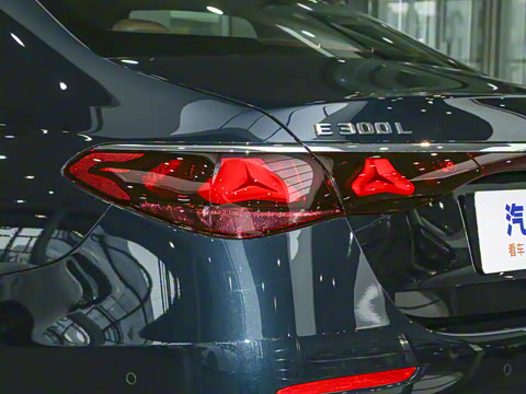 2025�� E 300 L �����