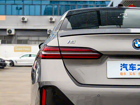 2024�� xDrive M60