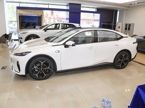 2025�� 230UltraǬ���Ǽ�ADS SE���̰�