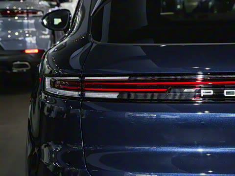 2025�� Cayenne S E-Hybrid 3.0T