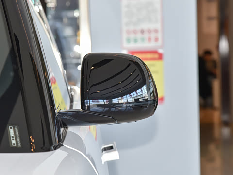 2025�� 3.0 L6 360PS ʢ����