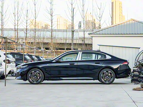 2025�� 530Li ������ M�˶���װ