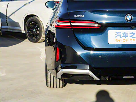 2025�� 530Li ������ M�˶���װ